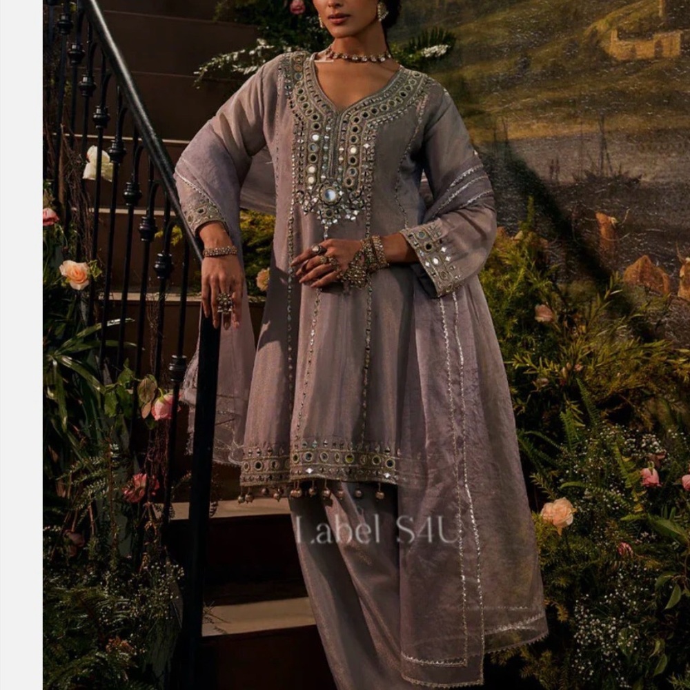 NWT Lavender Pearl Embroidered Kurta Set - Tunic, Pants & Dupatta